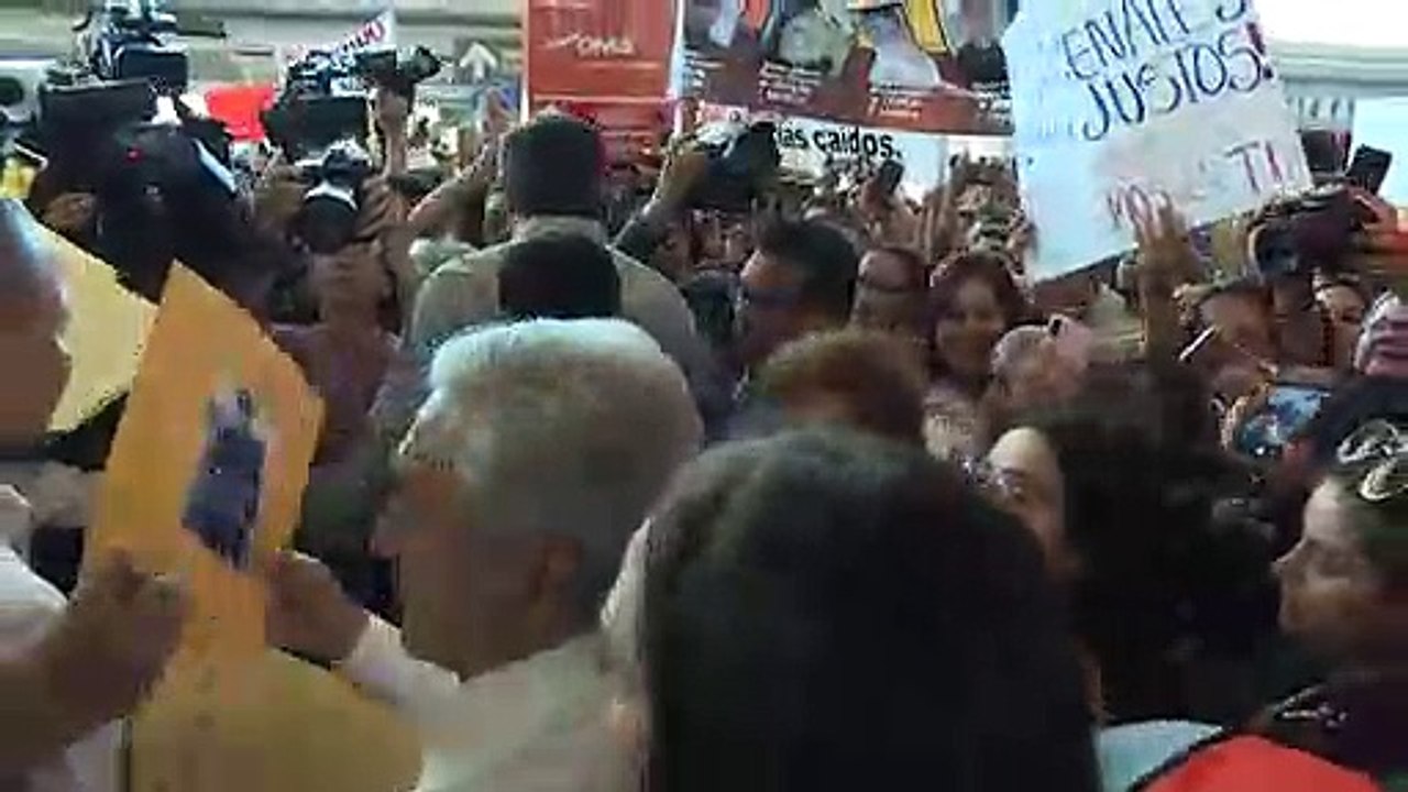 AMLO se encomienda a sus amuletos en la cuna del Chapo