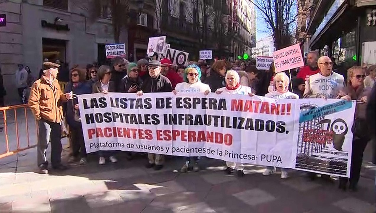 Marea Blanca vuelve a recorrer las calles de Madrid en defensa de la sanidad pública