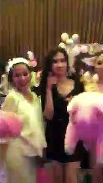 Hương Giang quẫy bên Nhật Hà