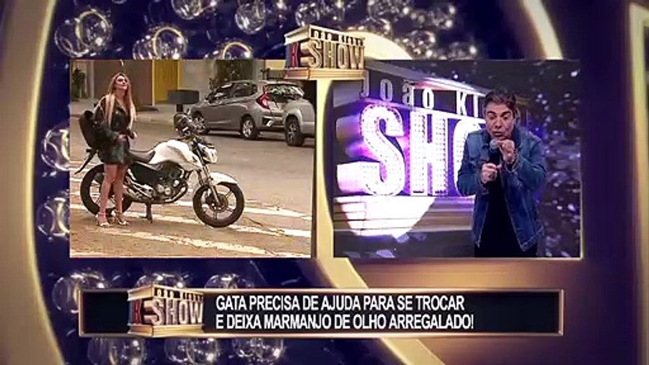 Motoqueira gostosa troca de roupa no meio da rua e deixa mulherada revoltada