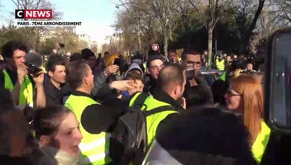 Ingrid Levavasseur violemment prise à partie par les "Gilets jaunes"
