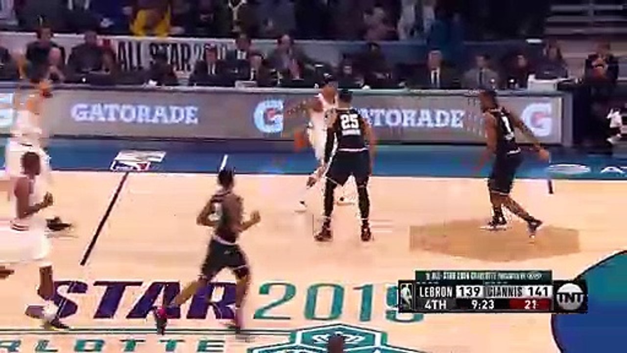 Steph Curry punit Klay Thompson avec une action à 4-points !