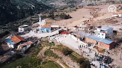 İzmir’de toprak kayması sonucu 12 ev tahliye edildi