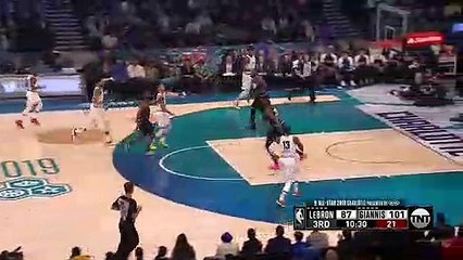 Dwyane Wade envoie LeBron James  au alley oop