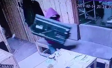 20 Saniyede Televizyon Hırsızlığı Kamerada