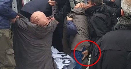 Polisin Eylemciye Yaptığı Hareket Tartışma Yarattı