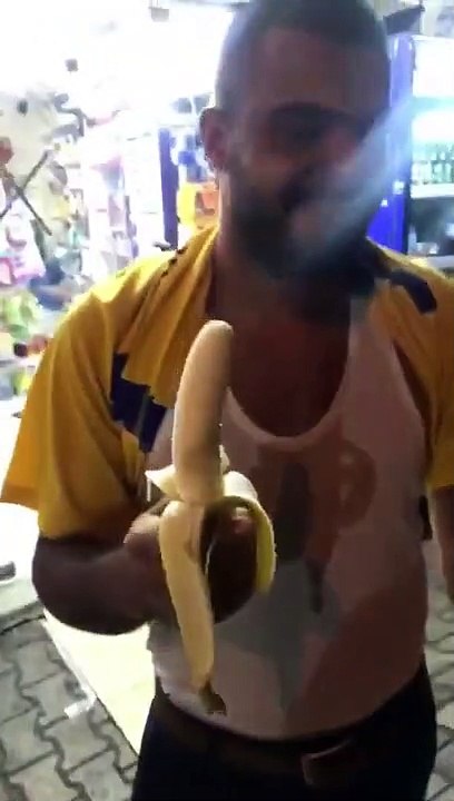 Manger une banane en une seule seconde