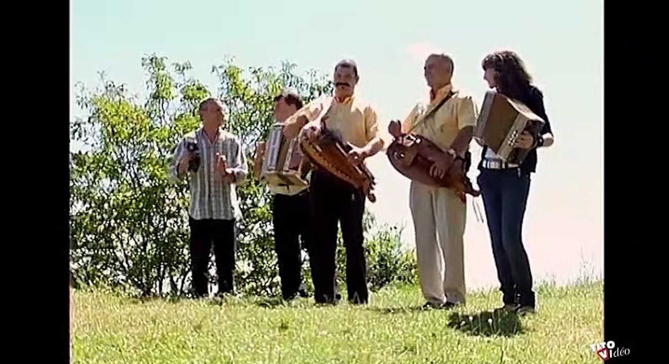 Les Coujous  par le Groupe Couine en Do et Cha Danse