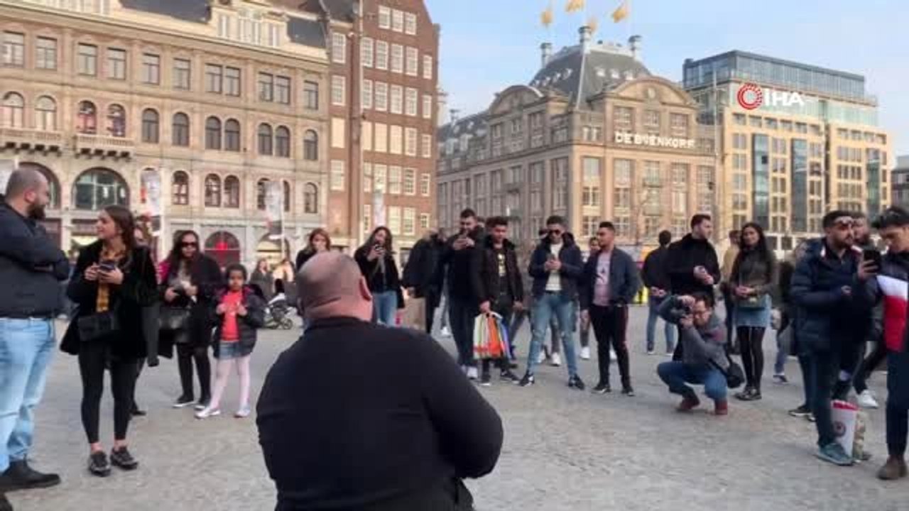 Sokak Sanatçısı Hüseyin Süleyman, Hollandalılara Türk Müziği Zevki Yaşatıyor