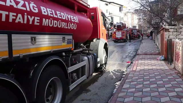 Yangına müdahale sırasında mutfak tüpü patladı - ELAZIĞ