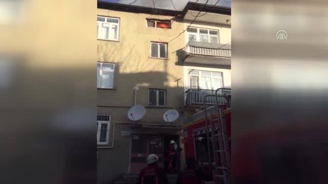 Yangına Müdahale Sırasında Mutfak Tüpü Patladı