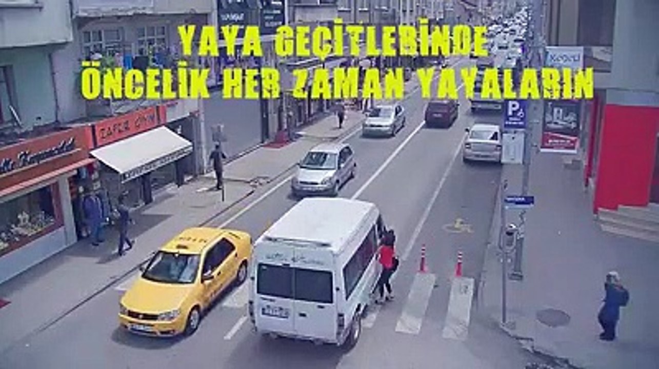Yaya geçidinde öncelik yayalarındır.
