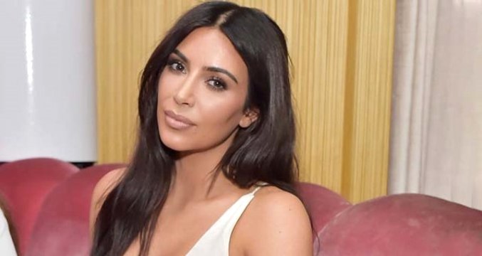 Kim Kardashian, Sadece Göğüs Ucunu Kapatan Elbisesiyle Tüm Dikkatleri Üzerine Çekti