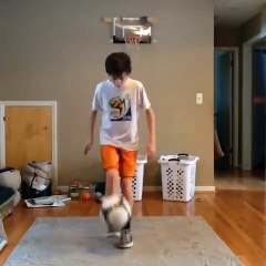 Güzel şovunu sakarlıkla bitiren çocuk