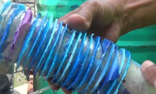 Peduli Lingkungan, Warga Ubah Sampah Plastik Jadi BBM