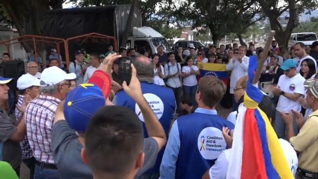 Venezuela, Guaidó: Maduro impedisce l'accesso agli aiuti umanitari