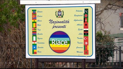 Italy&#039;s pro-refugee mayor of Riace faces charges