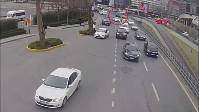 İstanbul- Lüks Cipli Uyuşturucu Kaçakçısı ile Polis Arasında Nefes Kesen Kovalamaca Kamerada 1