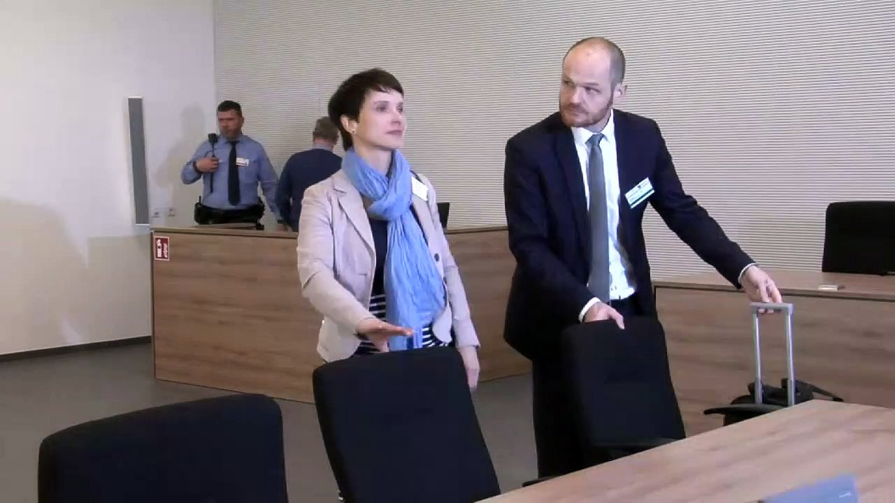 Frauke petry vor gericht: ex-afd-chefin wird meineid vorgeworfen