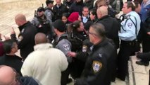 İsrail polisi Mescid-i Aksa'yı kapattı - KUDÜS