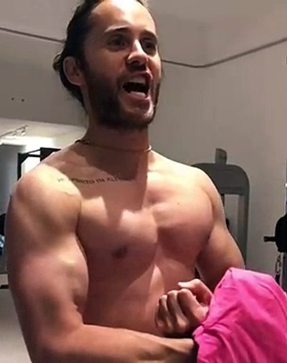JARED LETO shows off his muscles for MORBIUS - Marvel / Spider-Man SpinOff