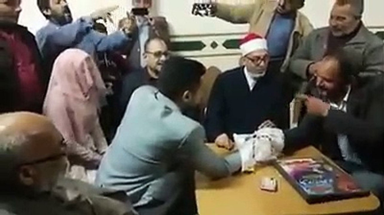 لن تتمالك دموعك .. عقد قران صامت بلغة الإشارة يثير مشاعر العرب