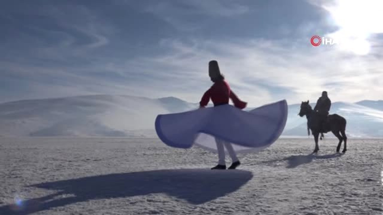 Çıldır Gölü'nde Atlı Kızaklar Eşliğinde 'Sema' Gösterisi