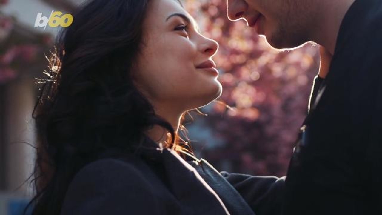 Signs Your Romantic Relationship is Killing Your Friendships