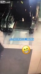 Quand l'escalator avale tes chaussures