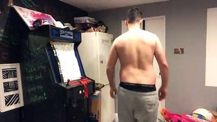 Muscu  il s'effondre comme une quiche en s'entraînant avec des sangles !