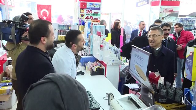 Cumhurbaşkanı Yardımcısı Oktay, çarşı merkezinde esnafı ziyaret etti - AĞRI