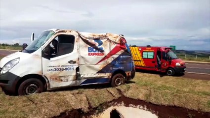 Homem sofre fratura após capotamento na BR-163