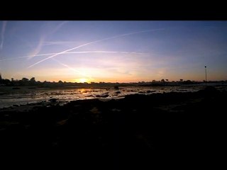 Brignogan-Plages - Finistère, - Bretagne, la plage sur un coucher de soleil .   