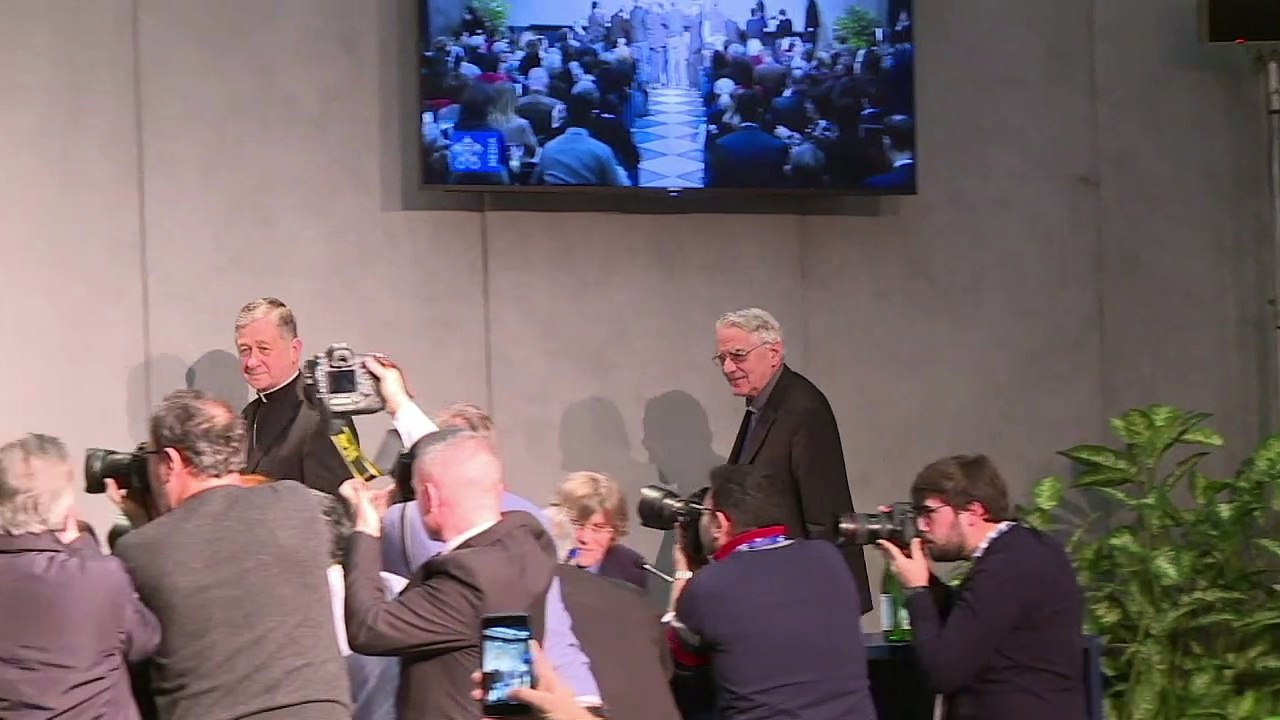 Igreja católica se reúne para cúpula sobre escâ...