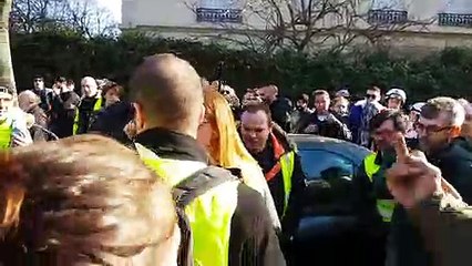 "Gilets jaunes": Ingrid Levavasseur expulsée du cortège