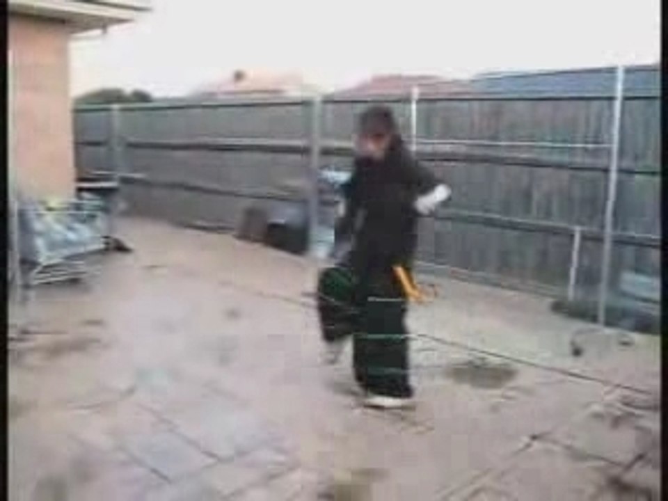 Après la Tecktonik, le Melbourne Shuffle