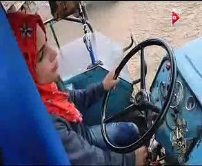 تعرف على قصة فتاة تحدت الصعاب وتعمل على "جرار"