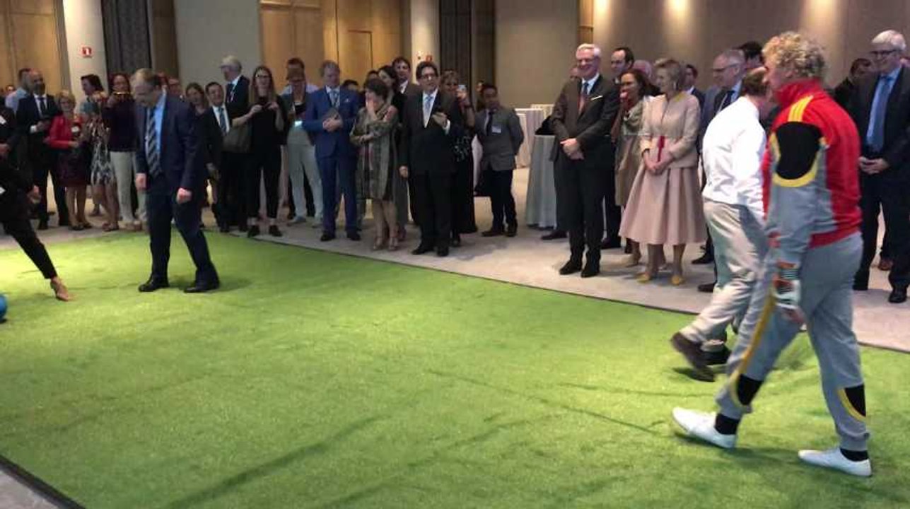 Séance de tirs au but au Mexique entre la princesse Astrid et Jean-Marie Pfaff (2)