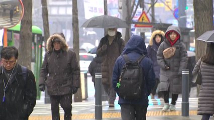 수도권 출근길 '혼잡'...함박눈에 우왕좌왕 / YTN