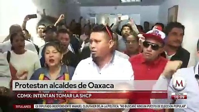 Por recortes, alcaldes de Oaxaca protestan en Hacienda