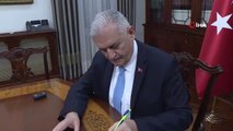 Binali Yıldırım, İstifa Dilekçesini İmzaladı