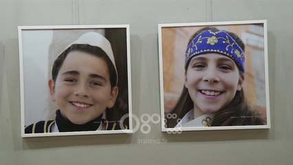 Ora News – "Mikpritja shqiptare", artistja nga Kuvajti çel ekspozitën me fotografi