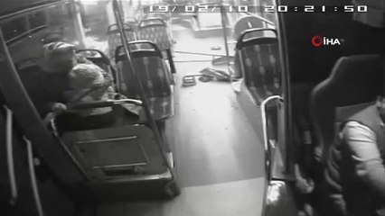 Sultanbeyli'de Otobüs Kazasında Faciadan Dönülen Anlar Kamerada