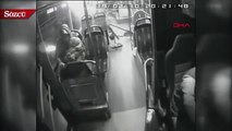 Sultanbeyli'de otobüslerin çarpıştığı kaza anı kamerada