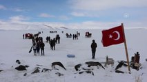 Buzla Kaplı Çıldır Gölü Turistleri Cezbediyor