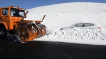 Kar yağışı ve tipi nedeniyle kapanan yollar ulaşıma açıldı - ARDAHAN