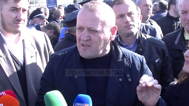 Lezhjanët i bllokojnë rrugën Ramës; Kryeministri devijon udhëtimin drejt Pukës