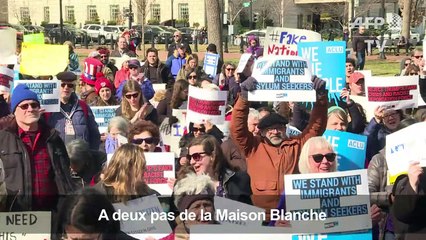 Trump décrié par des manifestants après sa déclaration d'urgence