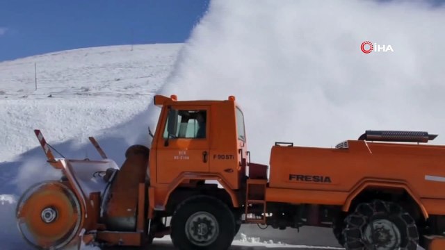 Ardahan-Göle Karayolunda Onlarca Araç Karda Kayboldu