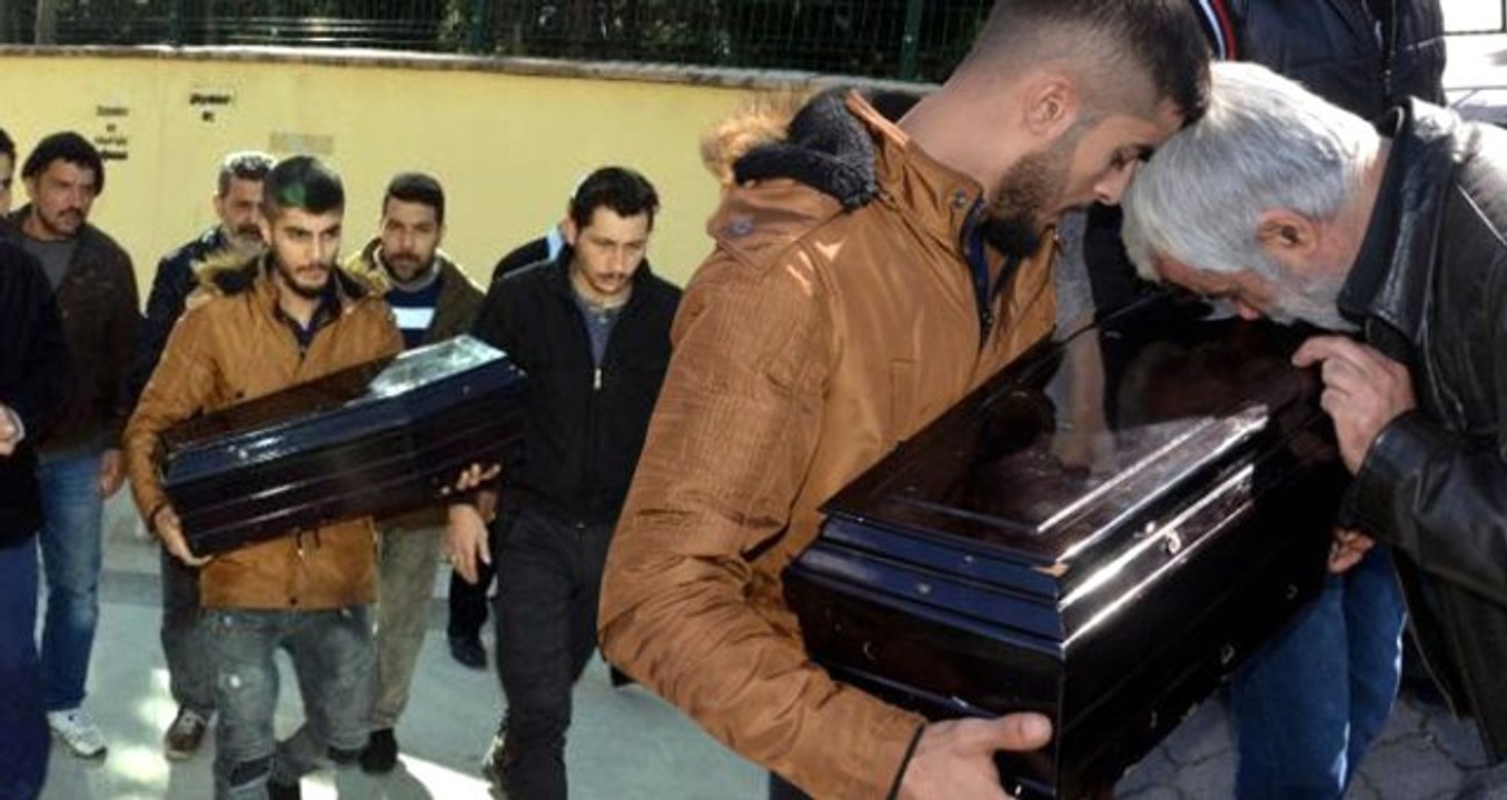 Bir Babanın En Ağır Yükü! 2 Aylık Bebeğinin Tabutunu Kucaklayıp Götürdü